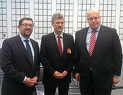 Das GICON®-SOF findet auch auf höchster politischer Ebene Gehör - Bundesumweltminister Peter Altmaier neben Prof. Großmann und MdB Andreas Lämmel (von rechts nach links)